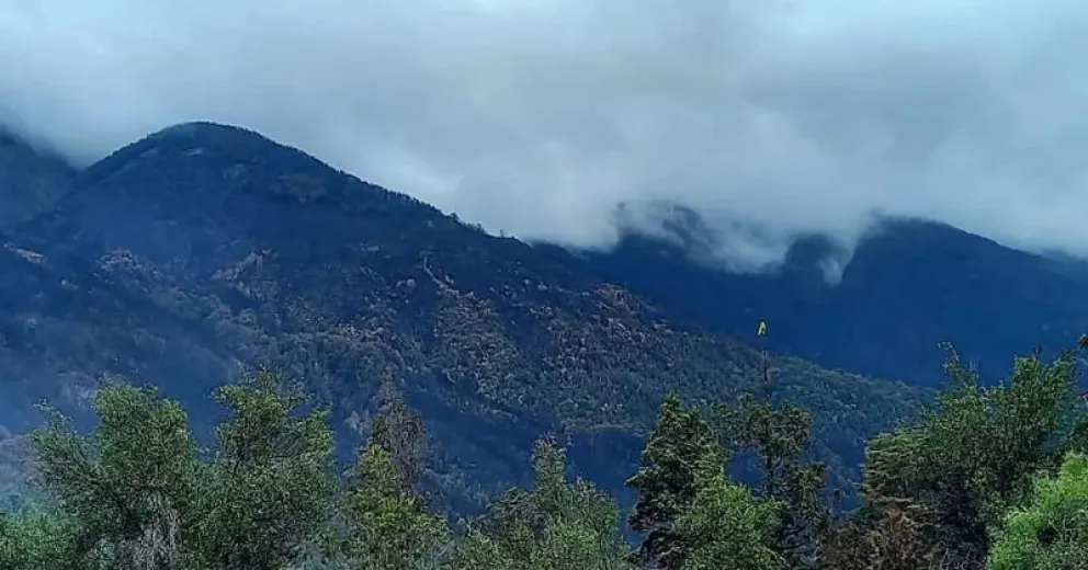 A pesar del fuerte viento que azotó ayer, el incendio no desarrolló crecimiento significativo  