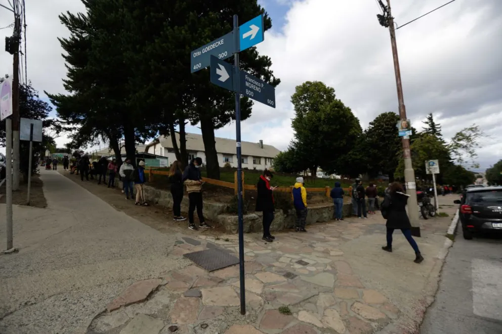 A partir de hoy solo hisoparán a personas mayores de 60, con factores de riesgo y con síntomas  