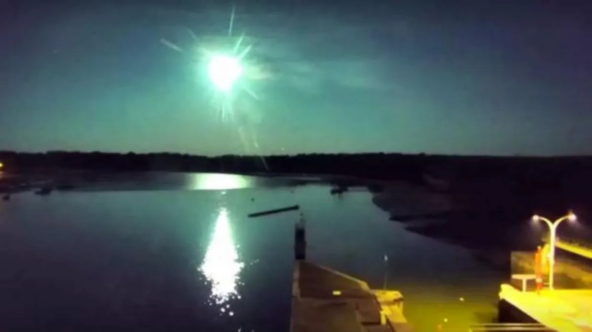 EE.UU: Un meteorito cayó en Washington y causó una onda expansiva equivalente a 30 toneladas de dinamita NOTIGUARO Un meteorito cayó en EE.UU. y causó una onda expansiva equivalente a 30 toneladas de dinamita | Diario El Cordillerano
