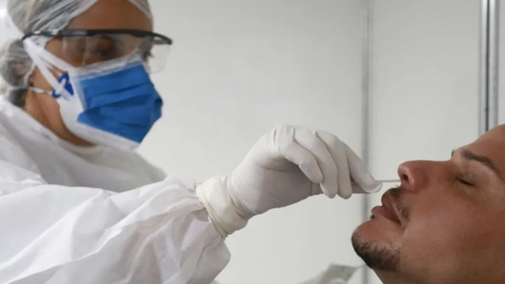 COVID-19: ¿es mejor el test de saliva o hisopado?