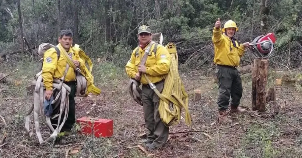 Buena noticia: La mitad de los focos del incendio en lago Martin están contenidos 