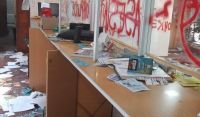 Oficina de Turismo de El Bolsón: destrozaron computadoras, pintaron y rompieron cámaras de seguridad
