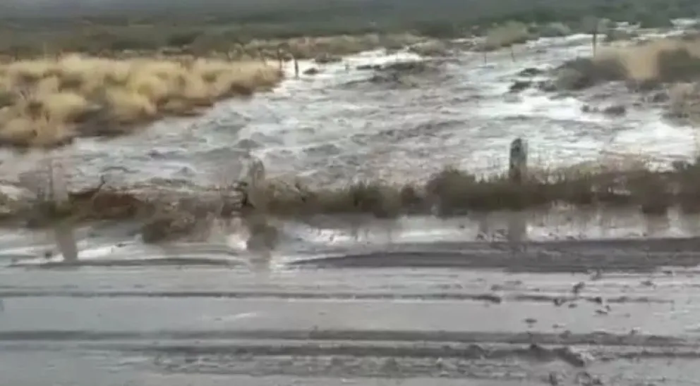 Piden extrema precaución al transitar en la Ruta 237 por un deslave cerca de Piedra del Águila
