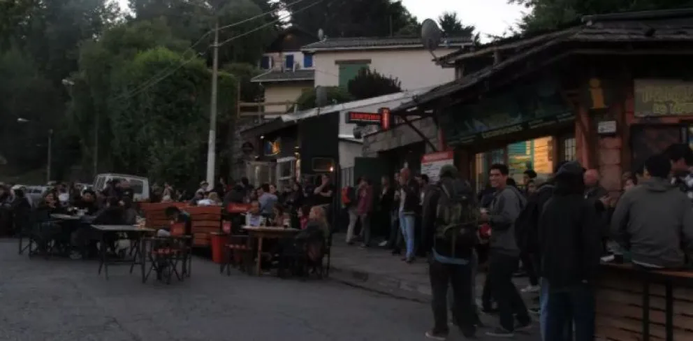 Arranca el Paseo de Montaña, uno de los principales atractivos de la noche barilochense