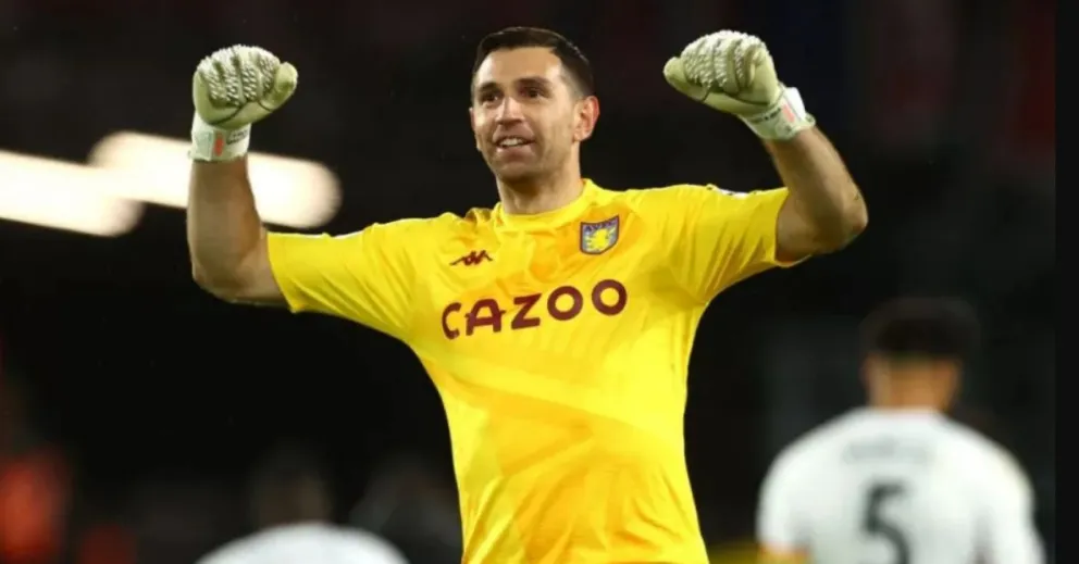 Manchester United está dispuesto a pagar una fortuna para tener a Dibu Martínez