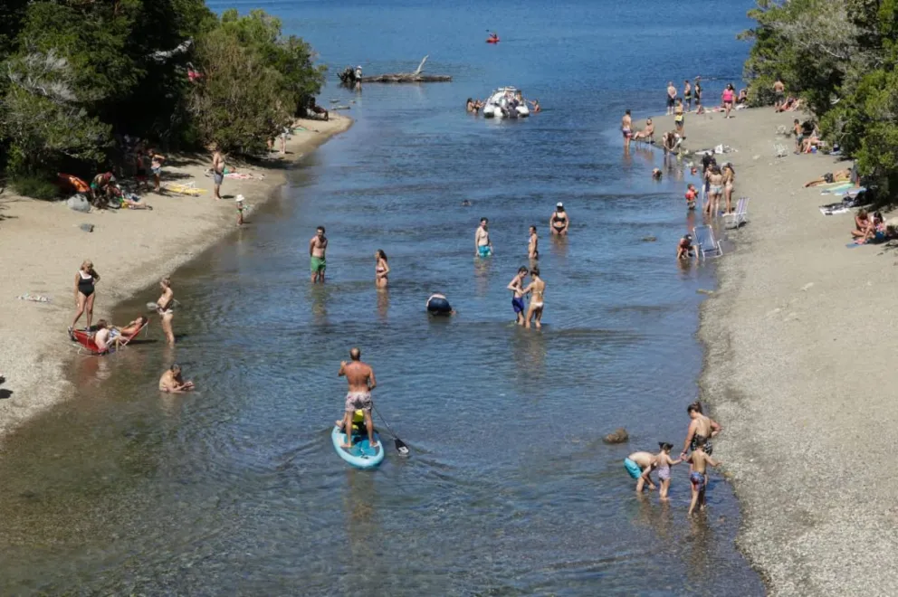 Las playas de Bariloche, a pleno: cómo estará el clima hoy