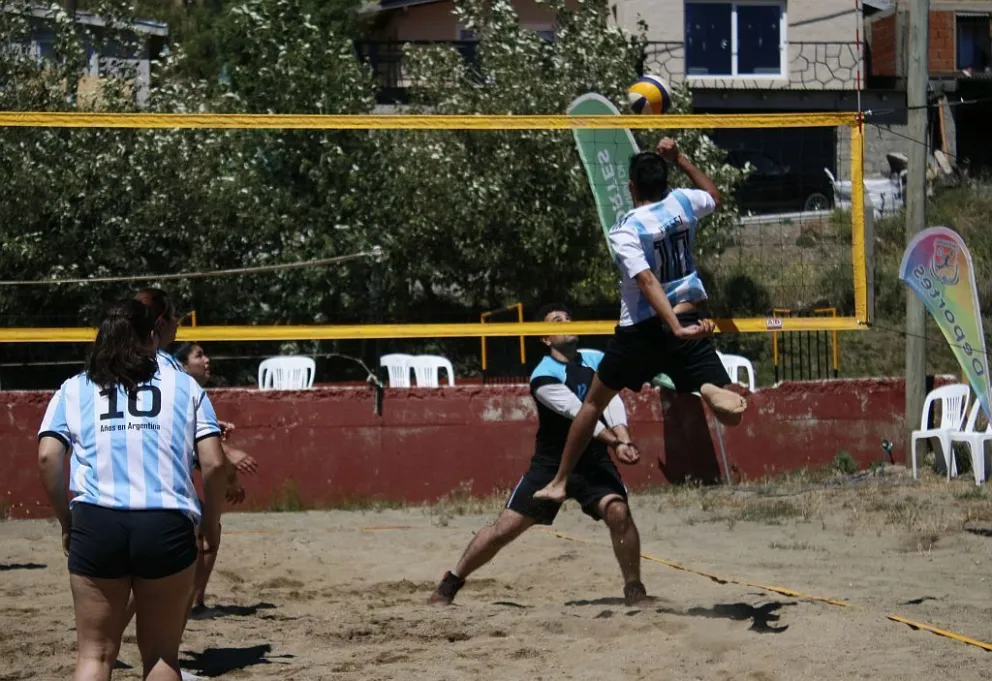 Gran comienzo del beach vóley en el Gimnasio 3