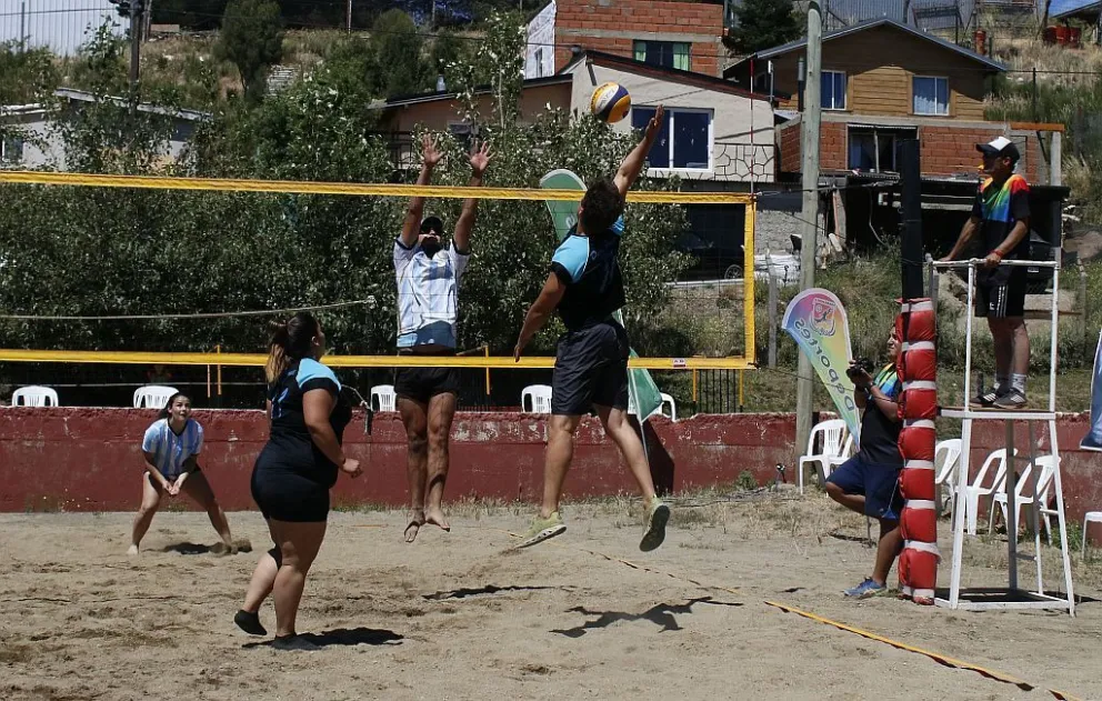 El beach vóley tuvo su primer encuentro en el Gimnasio N°3 