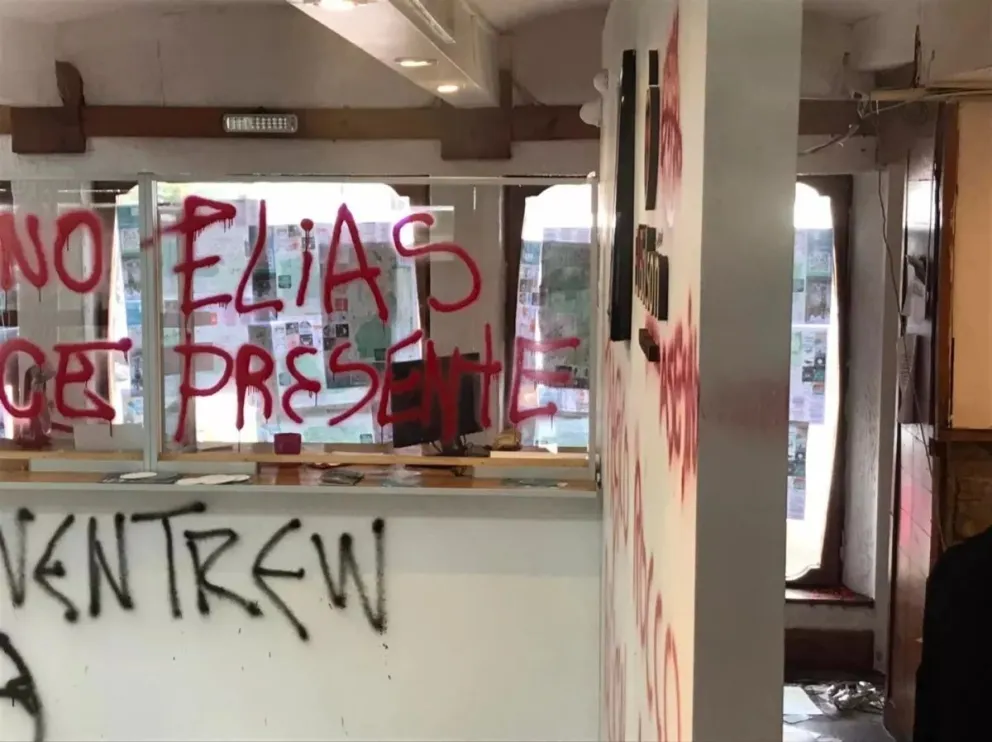 Cortaron la ruta 40 para rechazar la formulación de cargos a quienes vandalizaron la oficina de El Bolsón