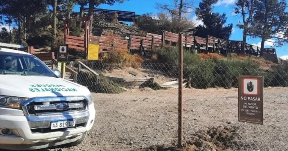 Para evitar una tragedia, reiteran el aviso de peligro de desprendimiento de rocas en el Mirador del Viento 