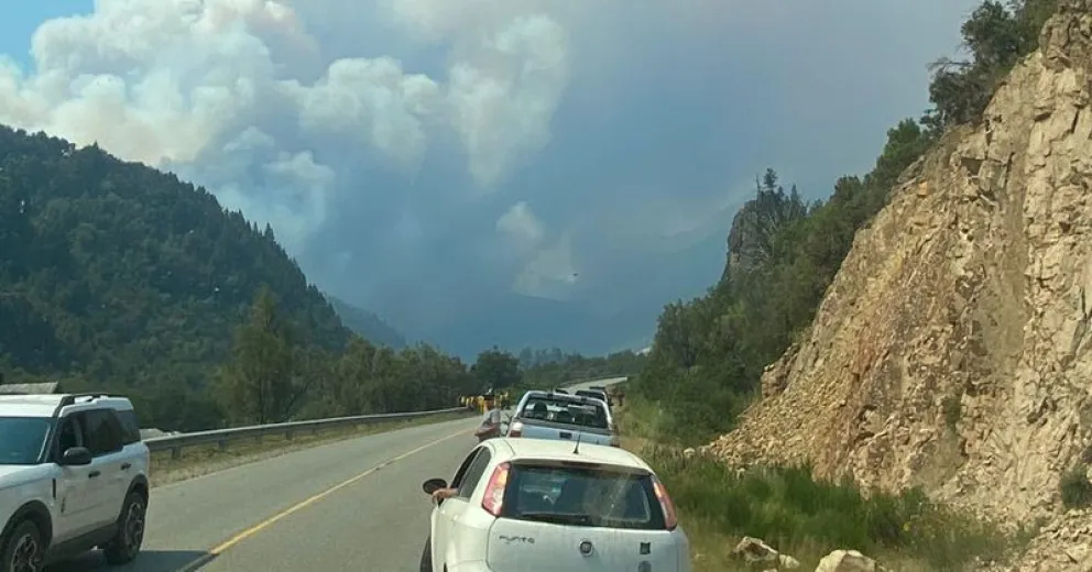 Corte total en Ruta 40 por presencia de humo de incendio