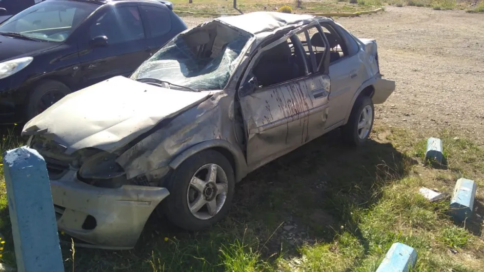 Una mujer grave tras volcar con el auto en la Ruta 23