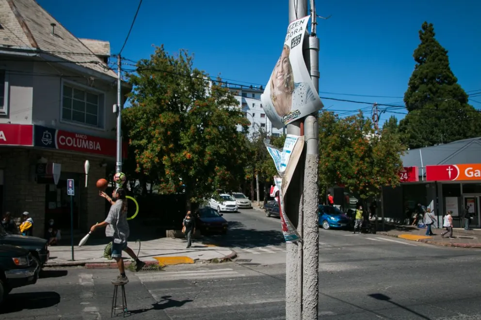Propagandas políticas persisten en la calle y violan la normativa