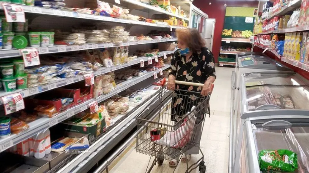 ATE denuncia que La Anónima adelanta 2 horas el ingreso de sus trabajadores para remarcar precios 