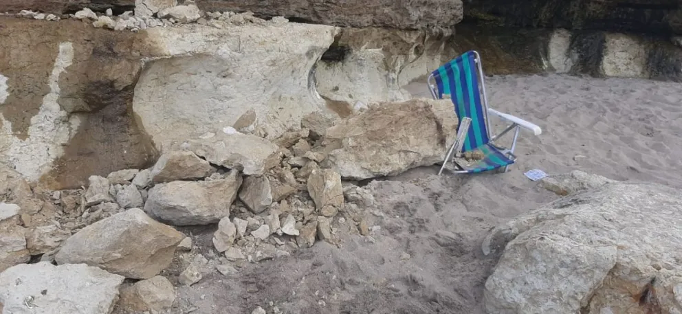Una familia se salvó de milagro, tras la caída de un acantilado en Las Grutas