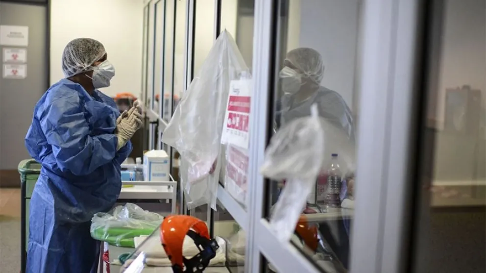 Infectólogo explica la baja de letalidad del Covid: pasó de 3% a 0,3% en dos años