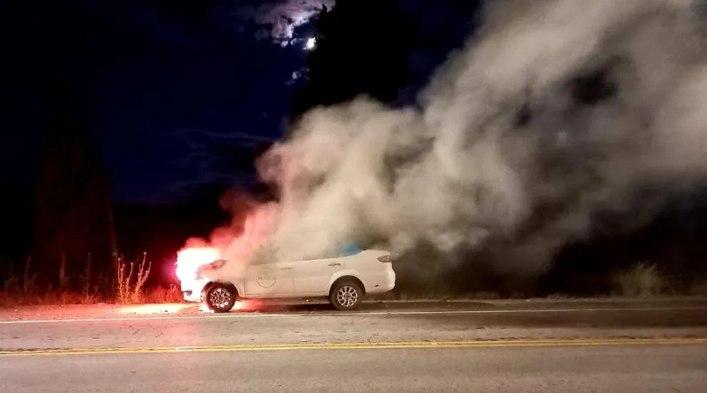 Otro taxi se incendió, esta vez en el camino al Aeropuerto
