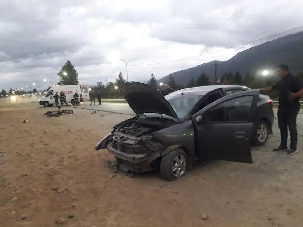 Un herido tras fuerte choque sobre la Ruta 40 en el acceso a El Bolsón