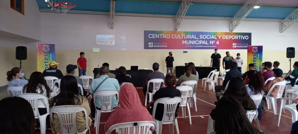 Con excelente convocatoria, abrió el ciclo de charlas sobre salud y deporte