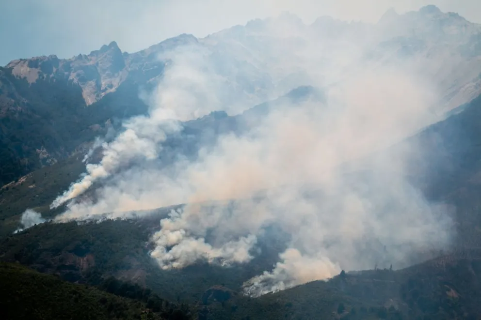 Este jueves el clima complicó la llegada de brigadistas a uno de los sectores descontrolados del incendio