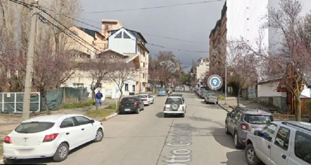 Pasaron solo tres horas por Bariloche y les desvalijaron el auto en el centro a plena luz del día