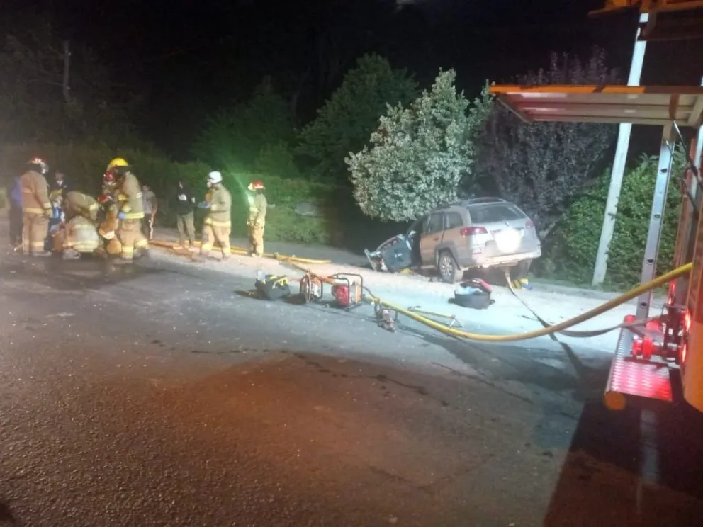 Tres heridos tras violenta colisión vehicular en Bustillo