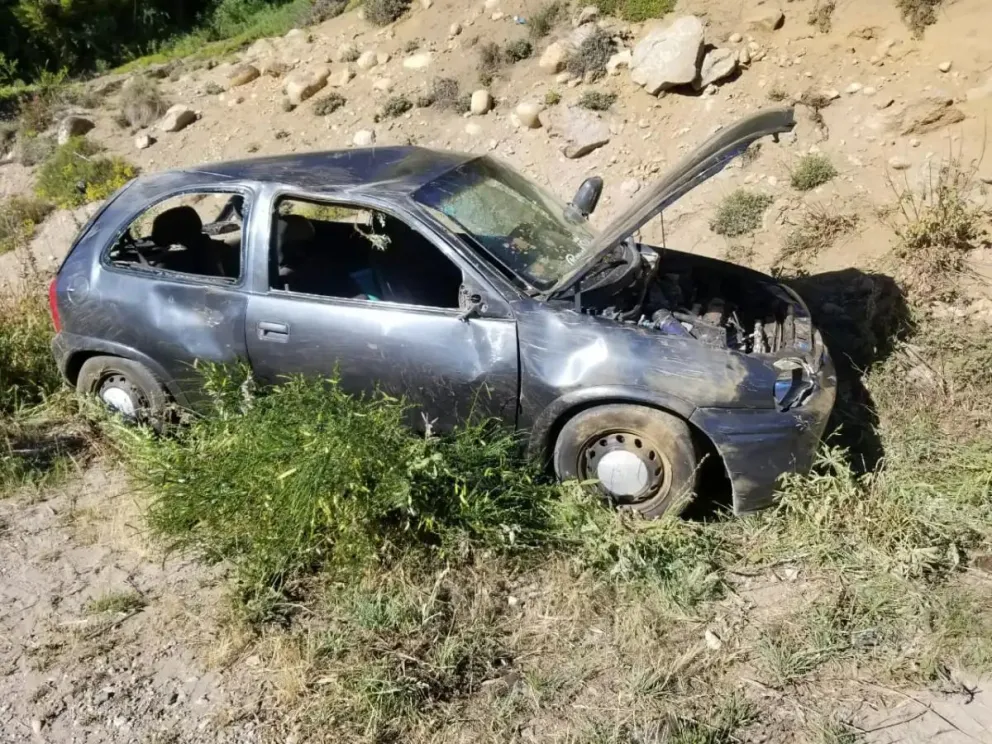 Otro accidente en Ruta 40: Un menor salió despedido del auto durante el vuelco 