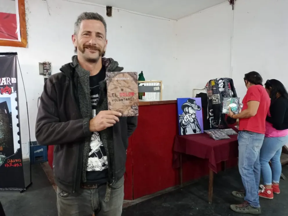Relatos de tatuadores, tatuados y viajes en el libro de Mathías Rinaldelli