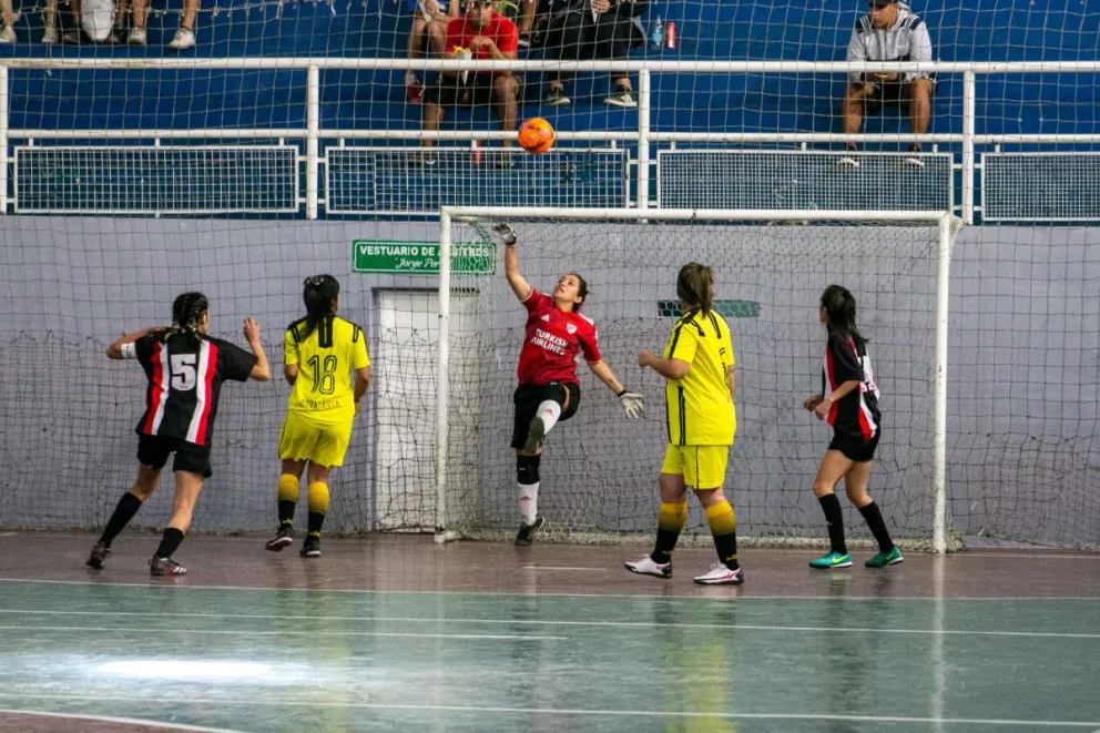 El futsal femenino de ADeFuL entra en etapa de definición