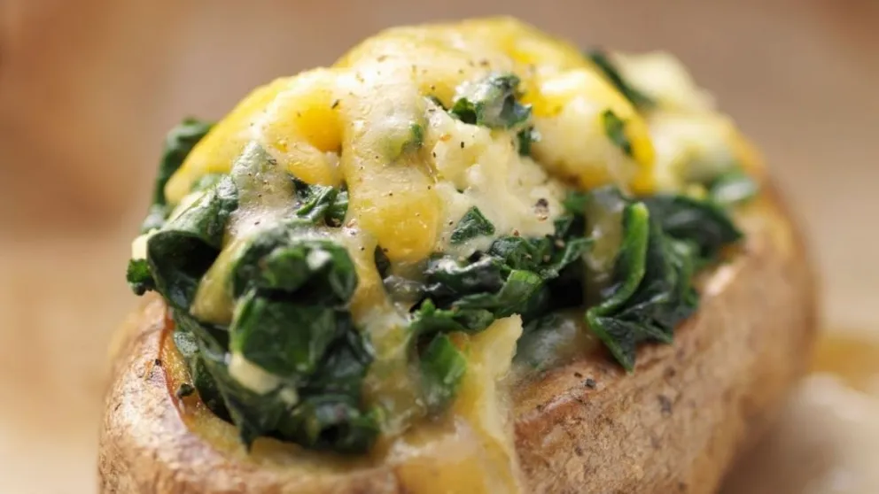 Rápido y delicioso: cómo preparar papas gratinadas con espinaca y queso