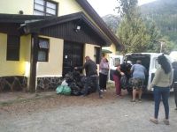 Lago Puelo: Vecinos dejaron bolsas de basura en la puerta del despacho del intendente 