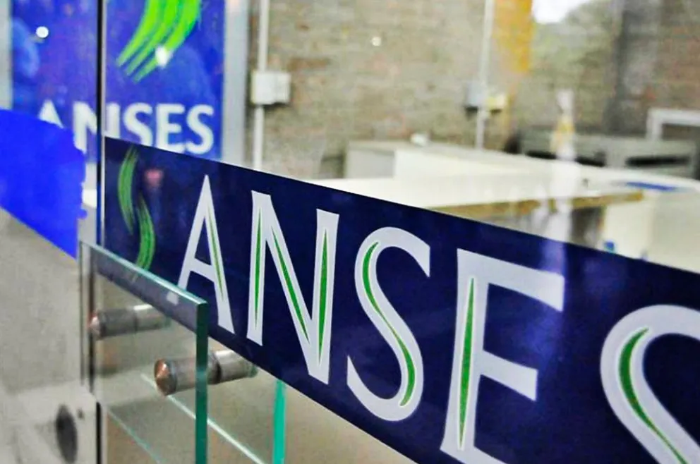 ANSES aconseja informarse a través de la página oficial para no caer en "Fake News"