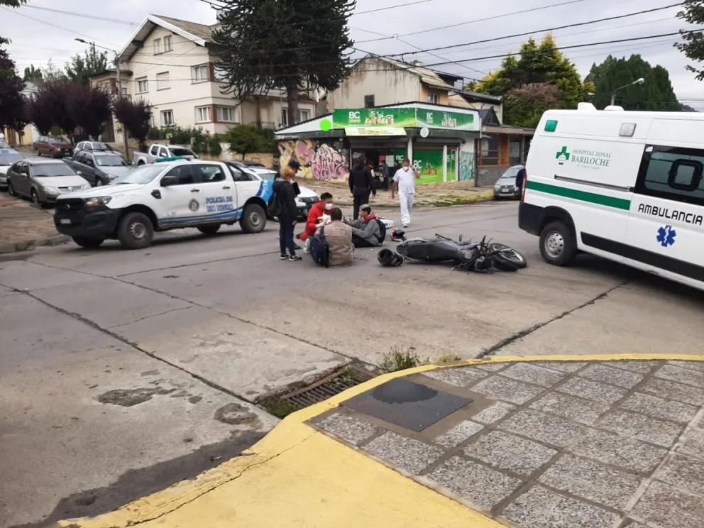Uno de los motociclistas que colisionó en Tiscornia y Rolando se fracturó un dedo