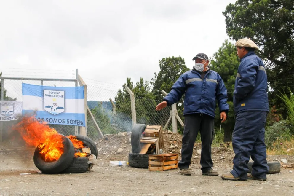 Trabajadores municipales cortaron el ingreso al Vertedero
