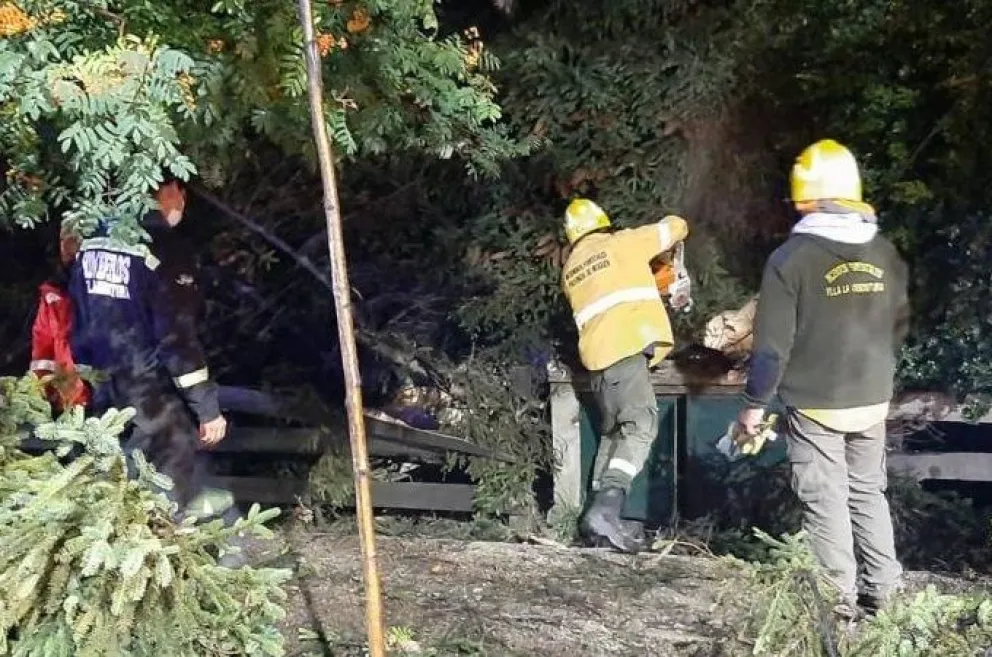 Podría haber sido una tragedia: un rayo cayó en pleno centro de Villa La Angostura
