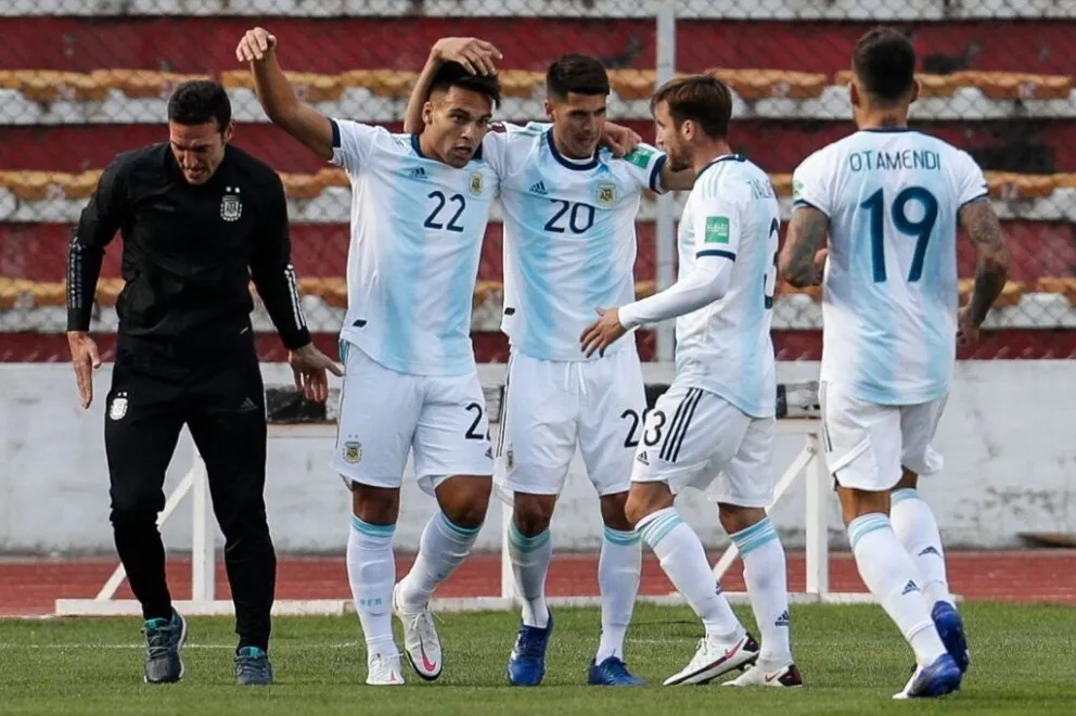 Un futbolista del seleccionado argentino podría reforzar al Barcelona