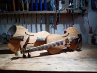 Reconocido luthier cerca de cumplir su sueño: violines accesibles para orquestas juveniles de todo el país 