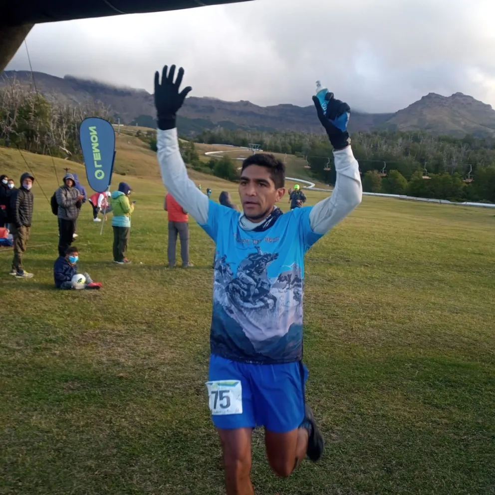 Gran podio del barilochense Javier Mariqueo en San Martín de los Andes