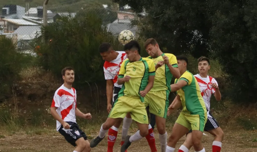 Puerto Moreno goleó en La Angostura y hubo empate entre Estrella y Arco Iris 