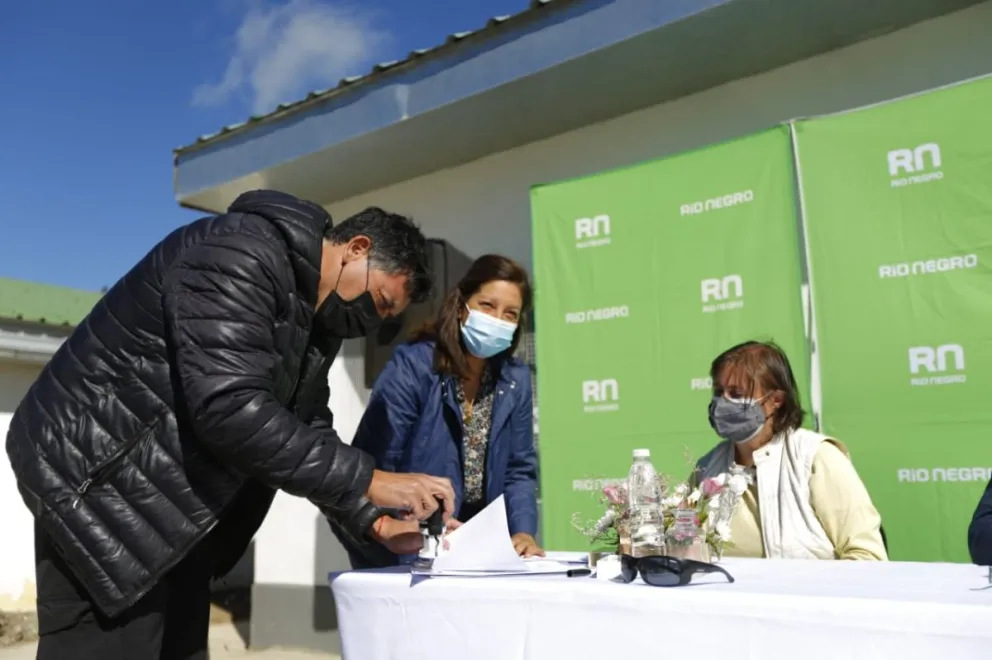 Se llevó a cabo el acto de firma de contrato para la obra de la Escuela Laboral Nº 6 