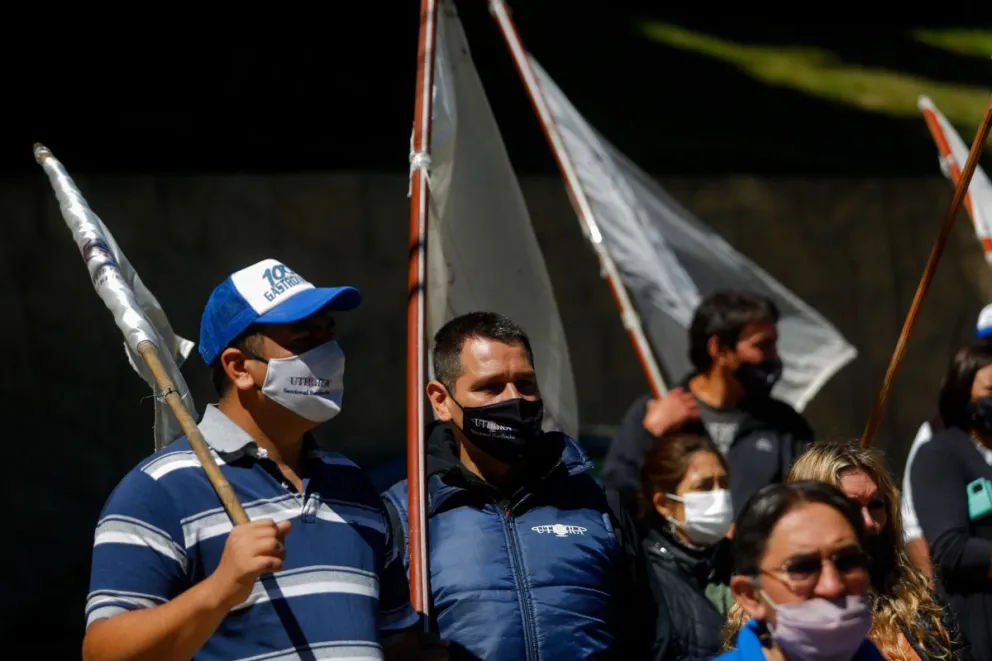 UTHGRA mantiene el reclamo en las calles y pide clausura de Villa Huinid
