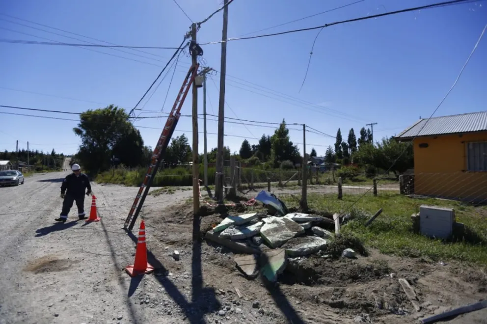 Conducía con 2,75 gr/l de alcohol en sangre y chocó contra una garita de la CEB