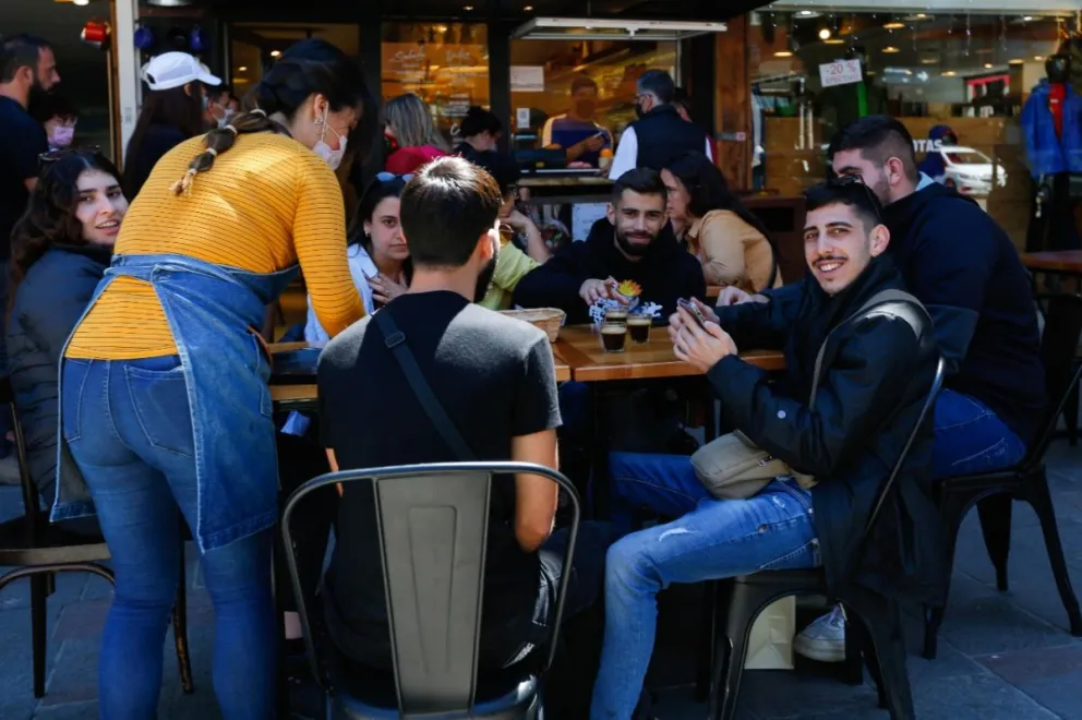 Ya se puede ver jóvenes de Israel paseando por Bariloche