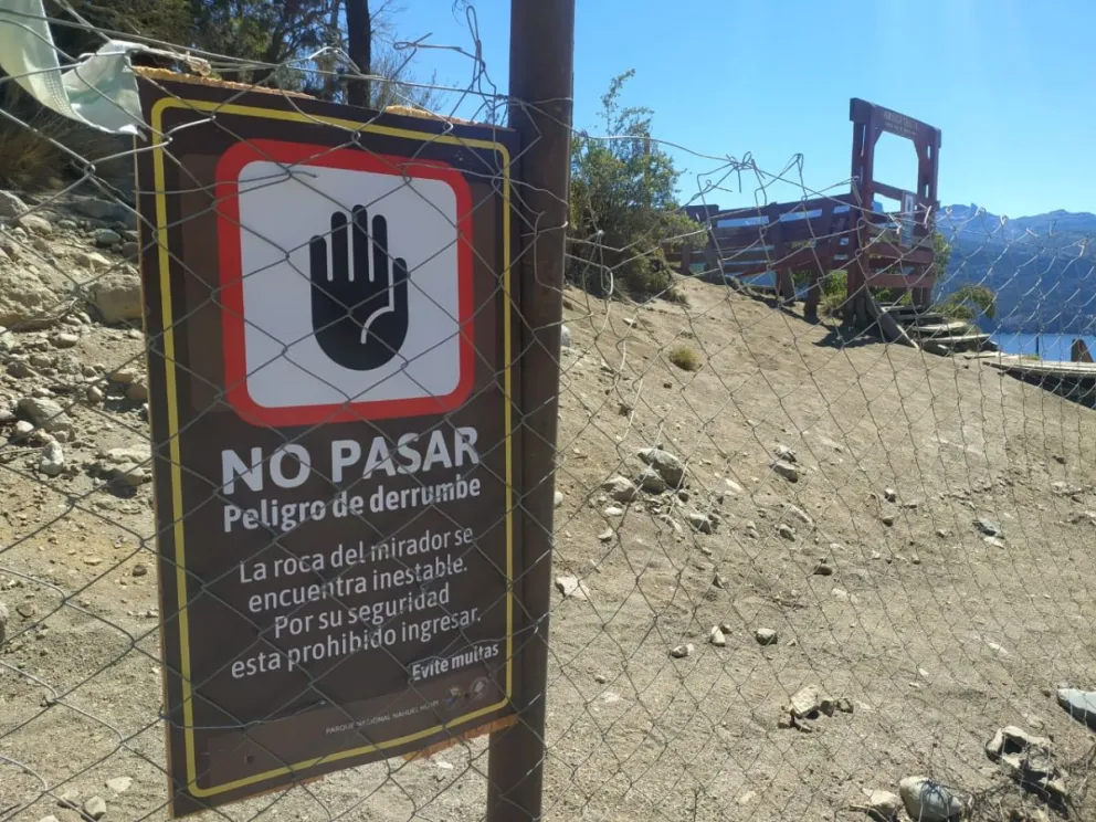 Por temor a que ocurra una tragedia ponen cartelería y multan a quienes pasen al mirador del Viento  
