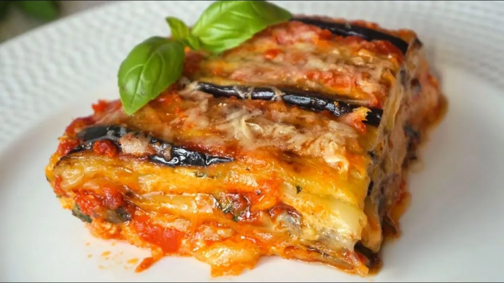 Una comida diferente: hacé un pastel de berenjenas a la pizza en 5 pasos