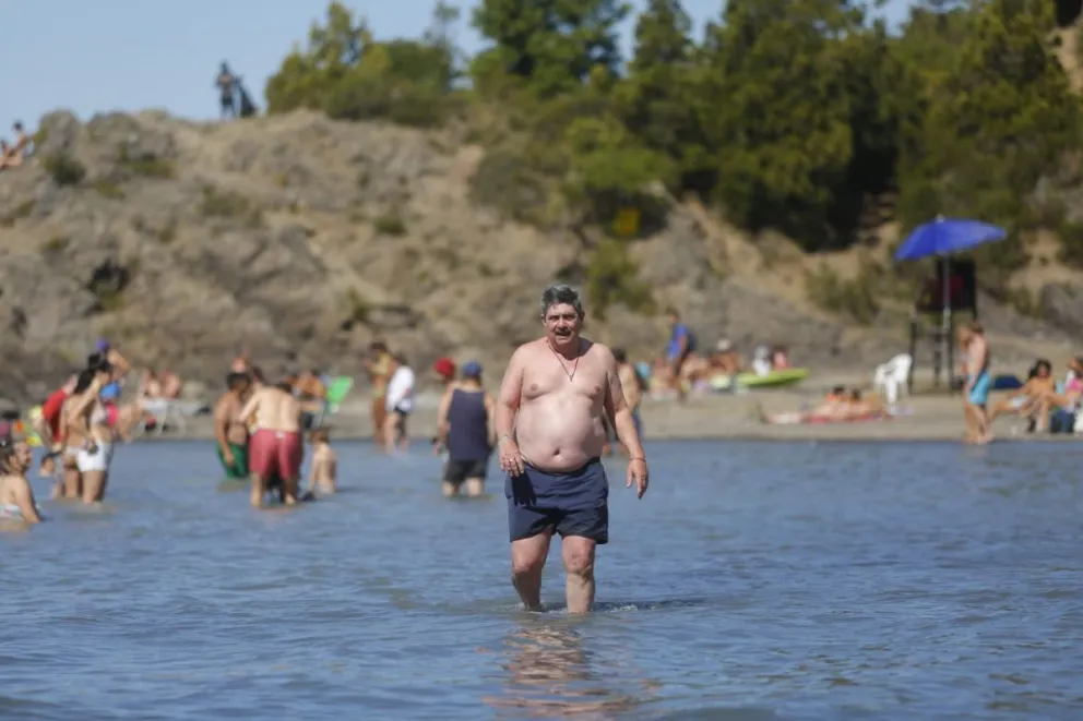 Bariloche, el verano de aguas transparentes: las postales del calor en la ciudad