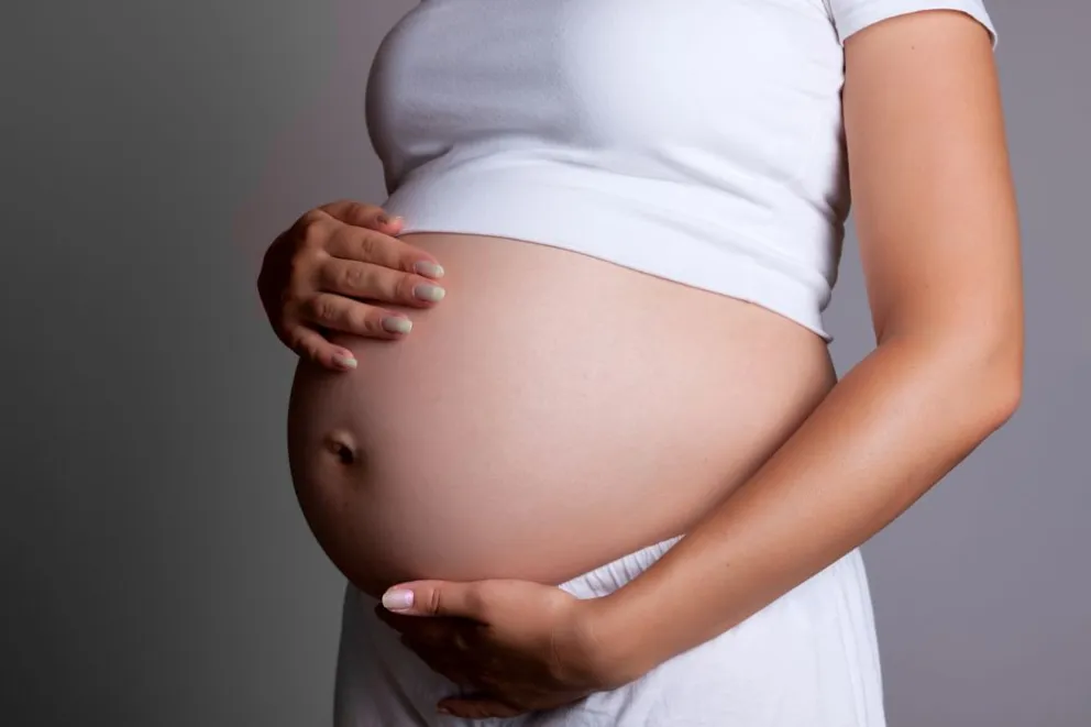Estudio demuestra que la vacuna contra el Covid no afecta a la fertilidad ni el embarazo