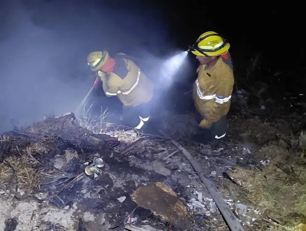 Anoche: combatientes debieron trabajar arduamente en dos incendios forestales