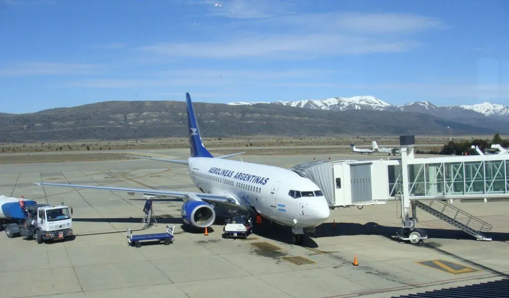 Medida de fuerza de controladores aéreos afecta vuelos en Bariloche