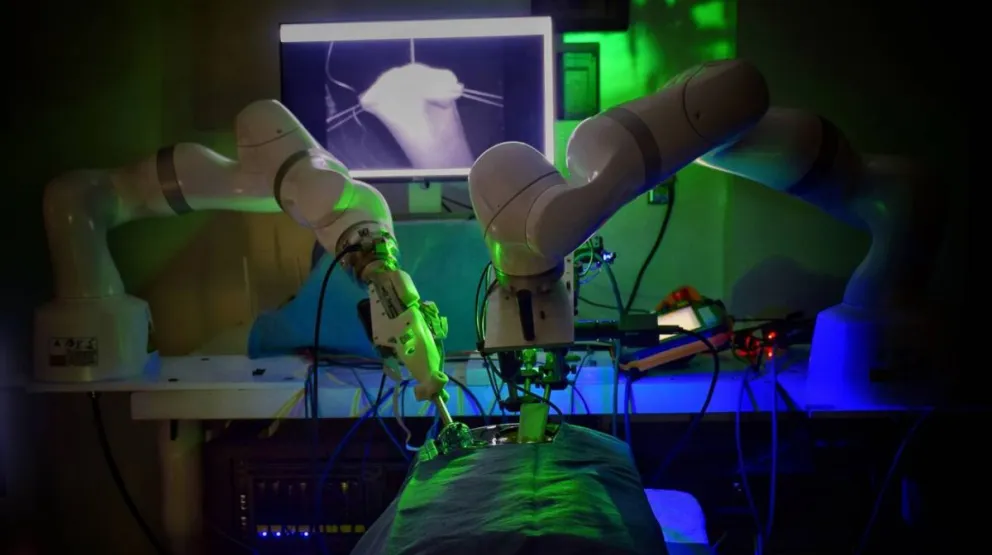 Un robot realizó la primera cirugía del mundo sin intervención humana